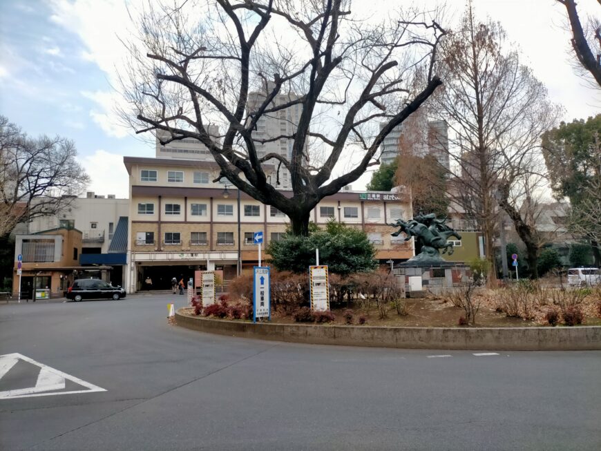三鷹駅前