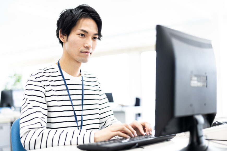 個別訓練を行う男性
