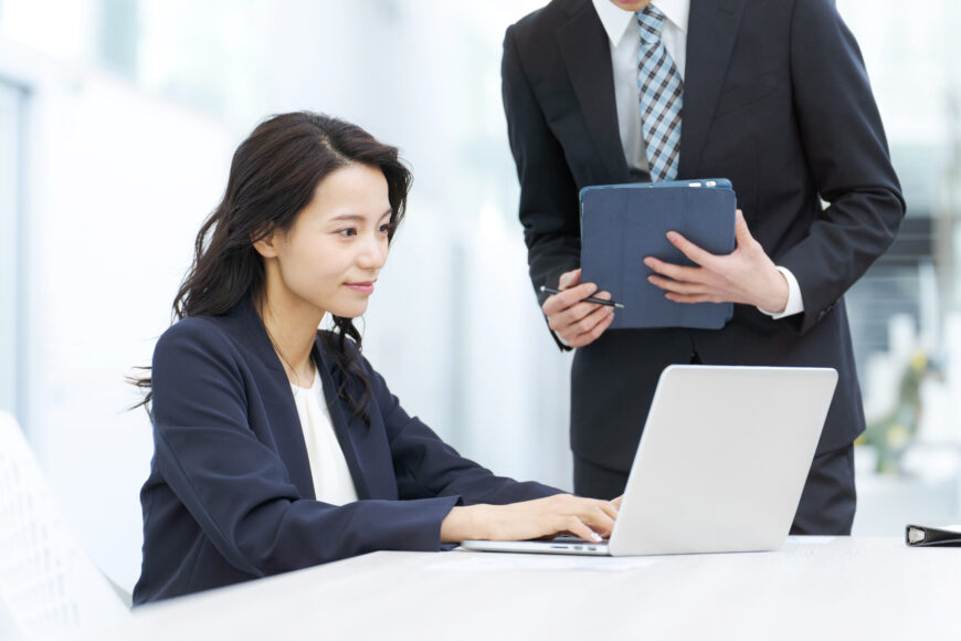 プログラムを受講する女性